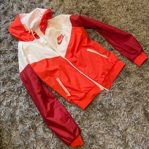 Wmns Nike Windbreaker